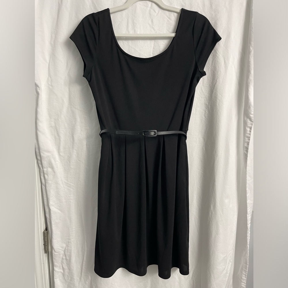 🦄DKNY Black Short Sleeve Belted Dress, Small
